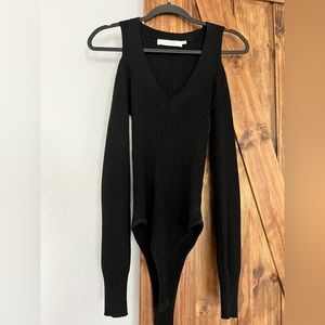 ASTR the label black long sleeve ribbed V Neck cut out